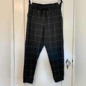 NWOT Albion jetsetter jogger in black with white windowpane striping. Size XL.